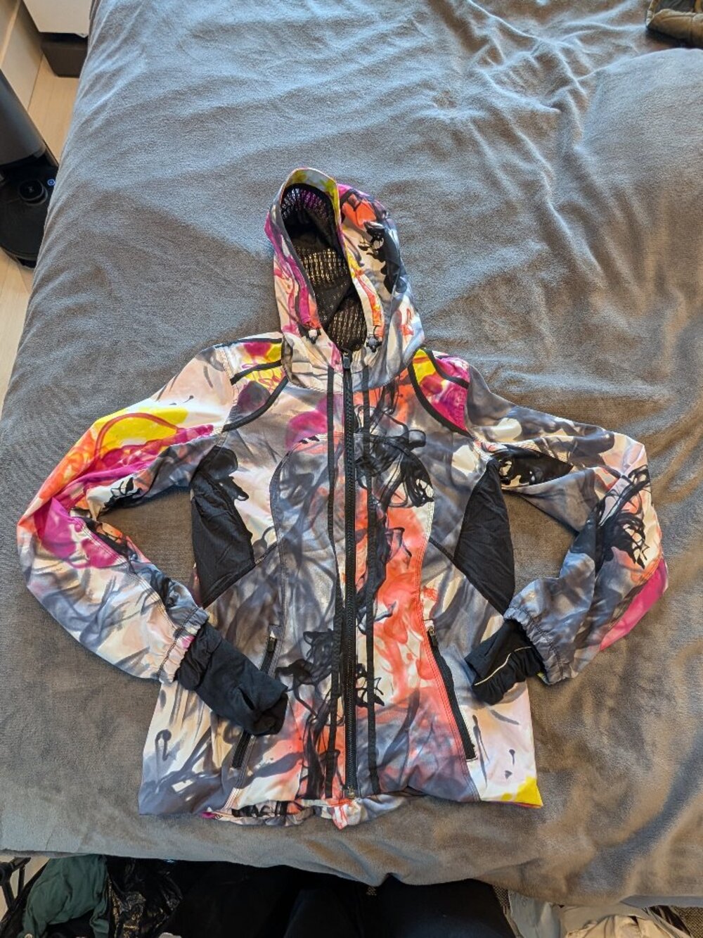 Rare lululemon unicorn tears jacket SZ 6